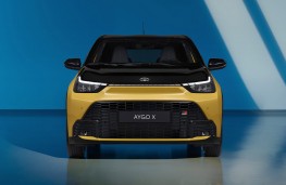 Toyota Aygo X Hybrid 2025 head on